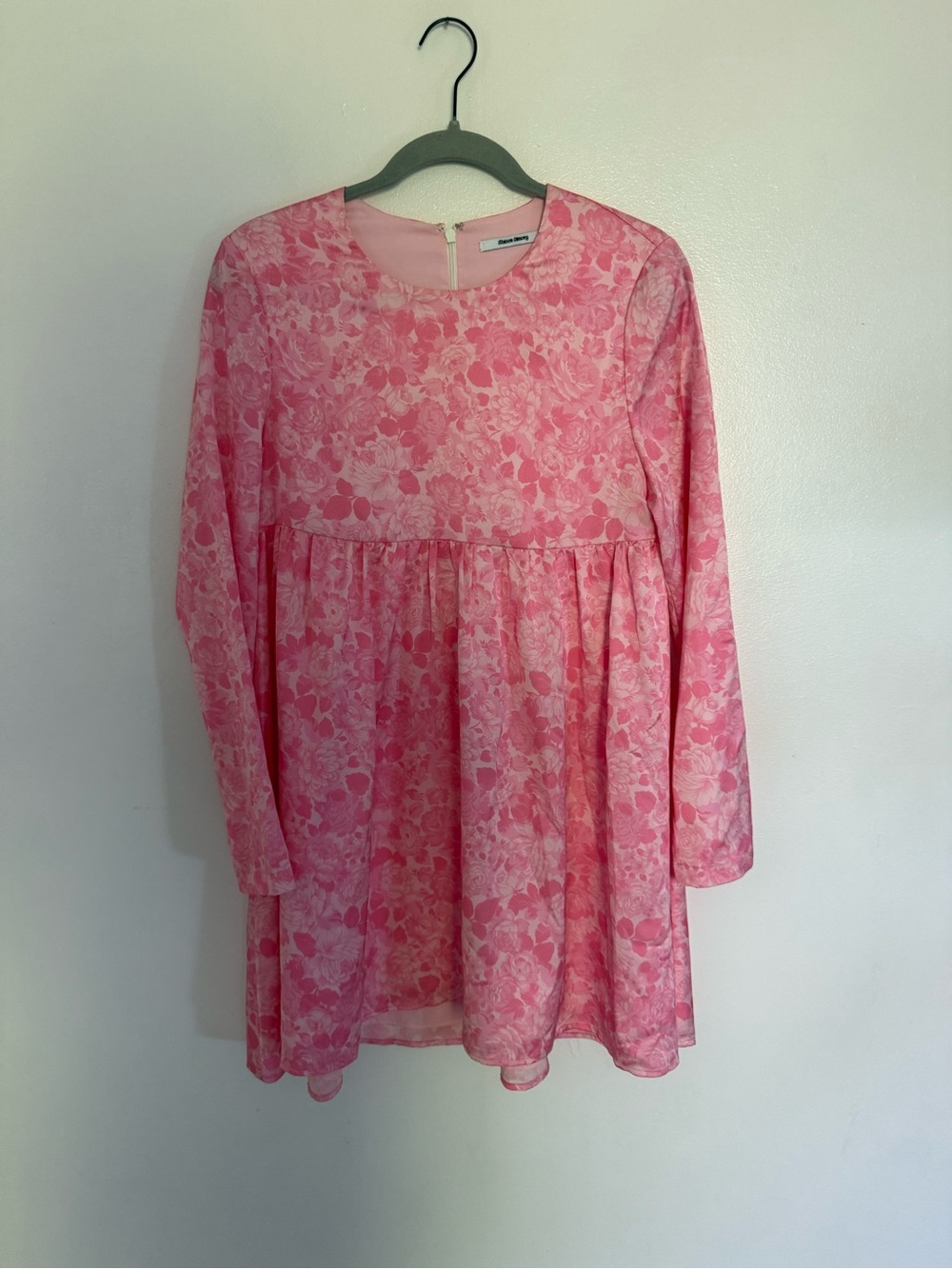 ✅ Selkie Maison Amory Dress Babydoll Mini Satin in Pink Floral - Picture 2 of 4